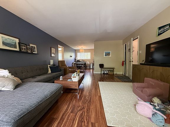 4th image of 295 Waverley St