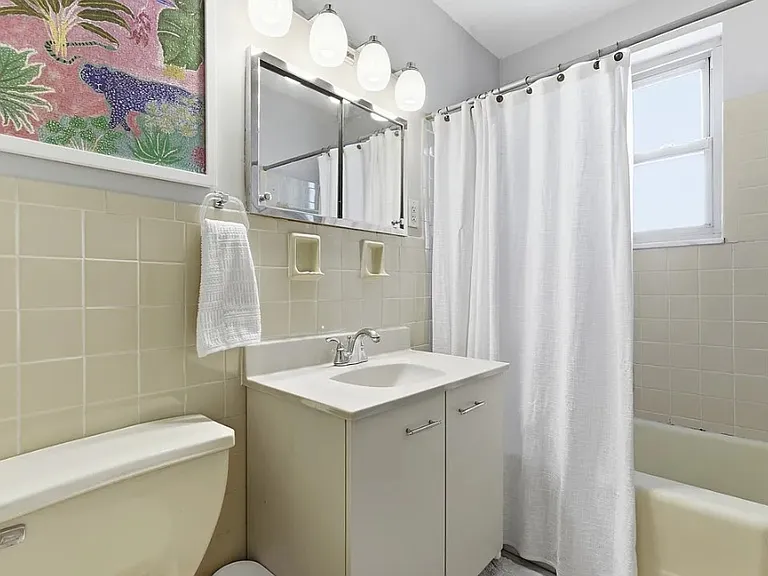 144 N Dithridge St #814 — Photo 4