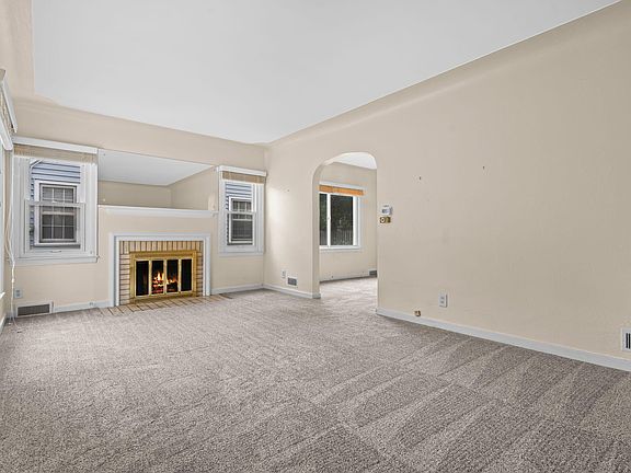 4th image of 1128 Alger St SE