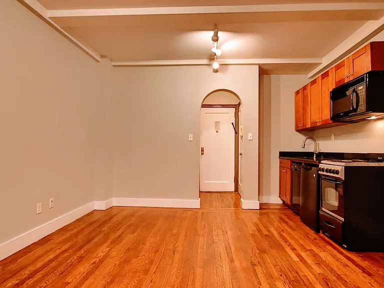 11 Waverly Pl #6N — Photo 5