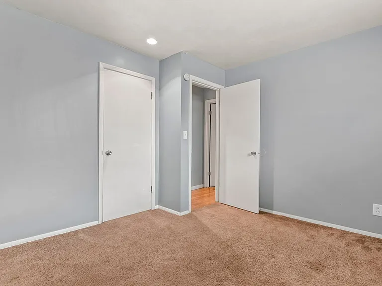 2271-2277 E Laurel St — Photo 35