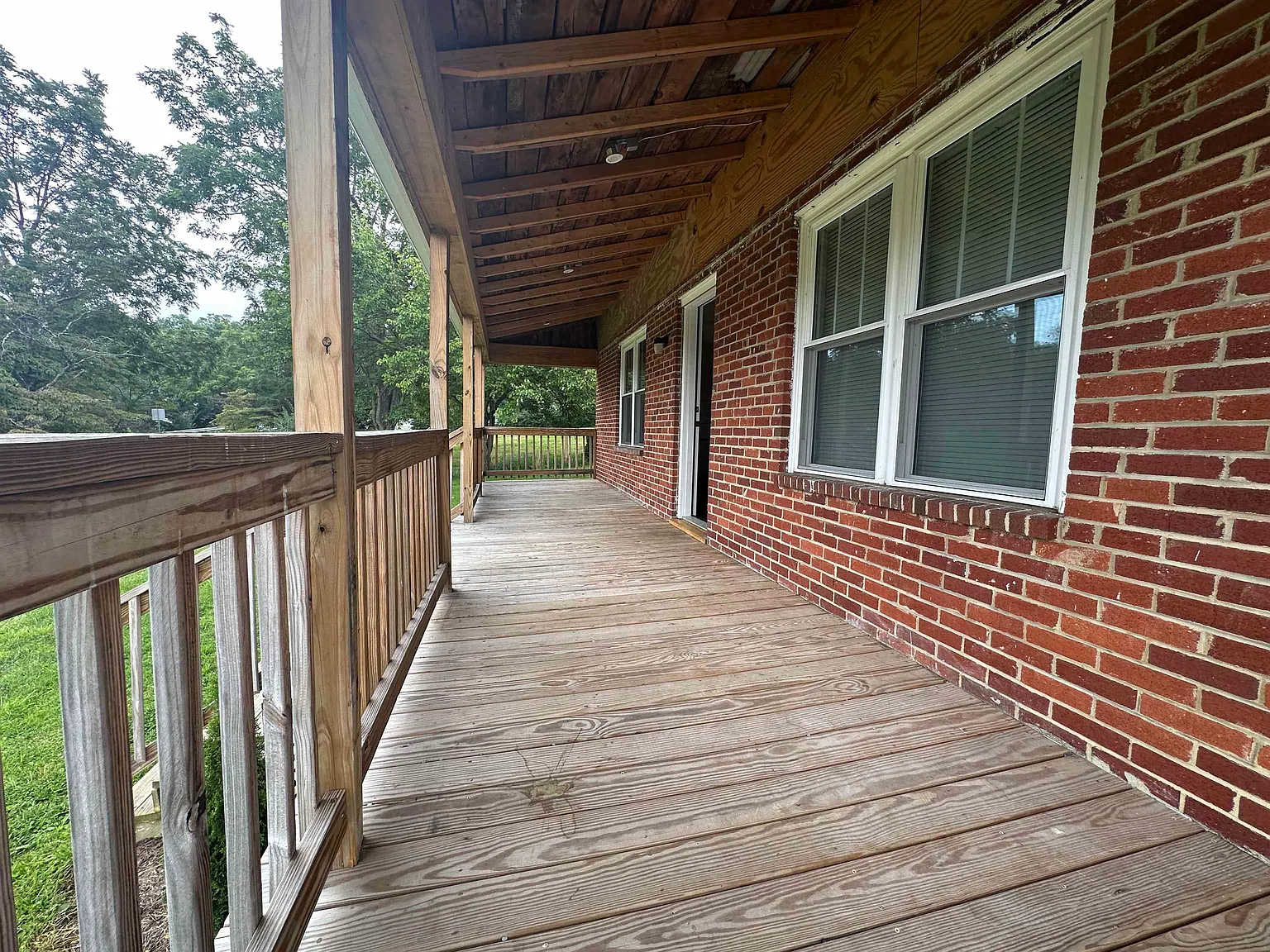 3 bed, 1.0 bath, 2128 sqft, $1,950 — Photo 3