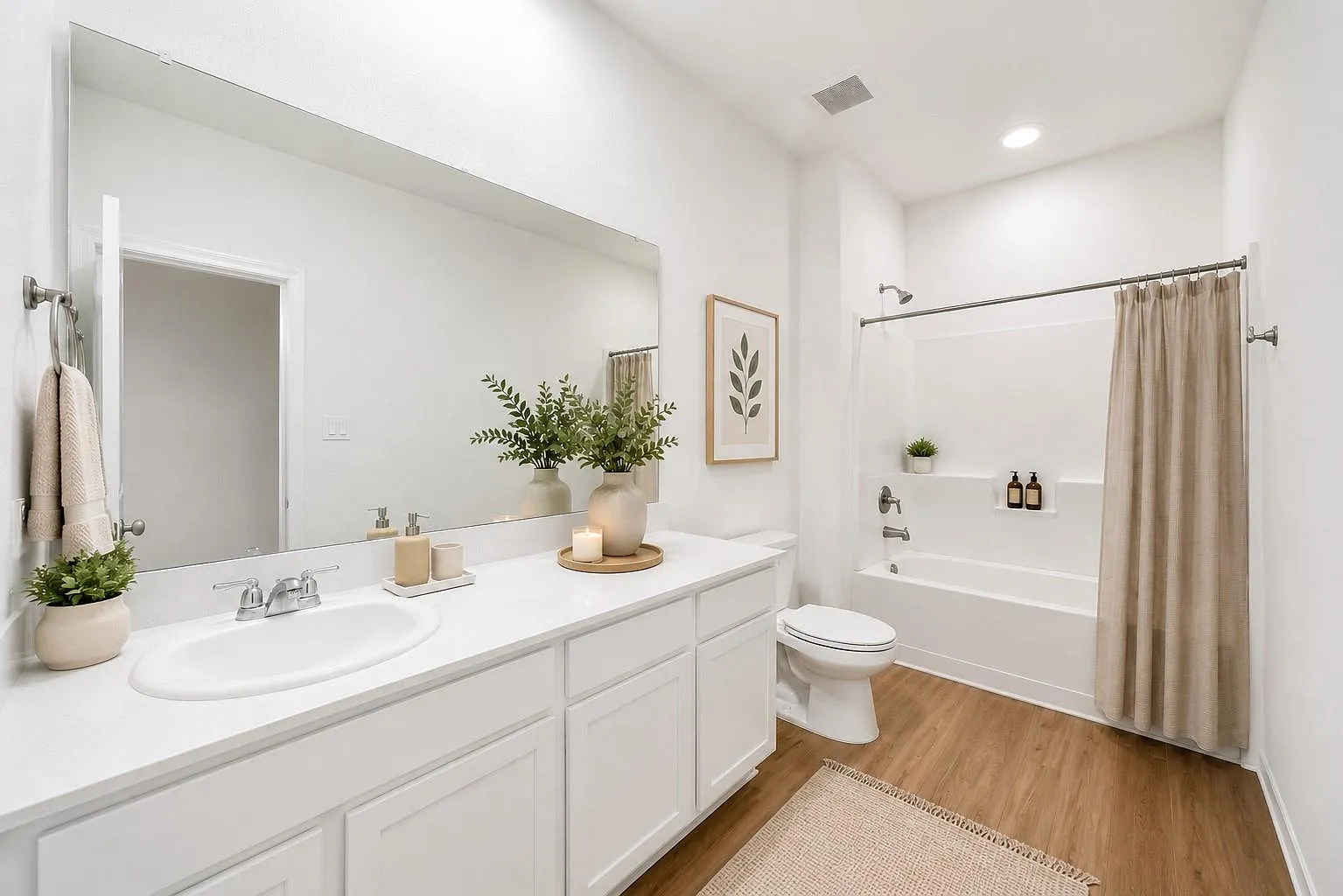 4 bed, 2.5 bath, 1963 sqft, $2,200 — Photo 2