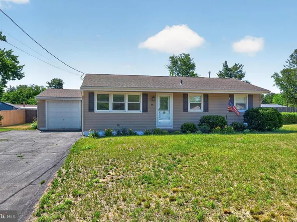 419 Hickory Ln, Mount Laurel, NJ 08054
