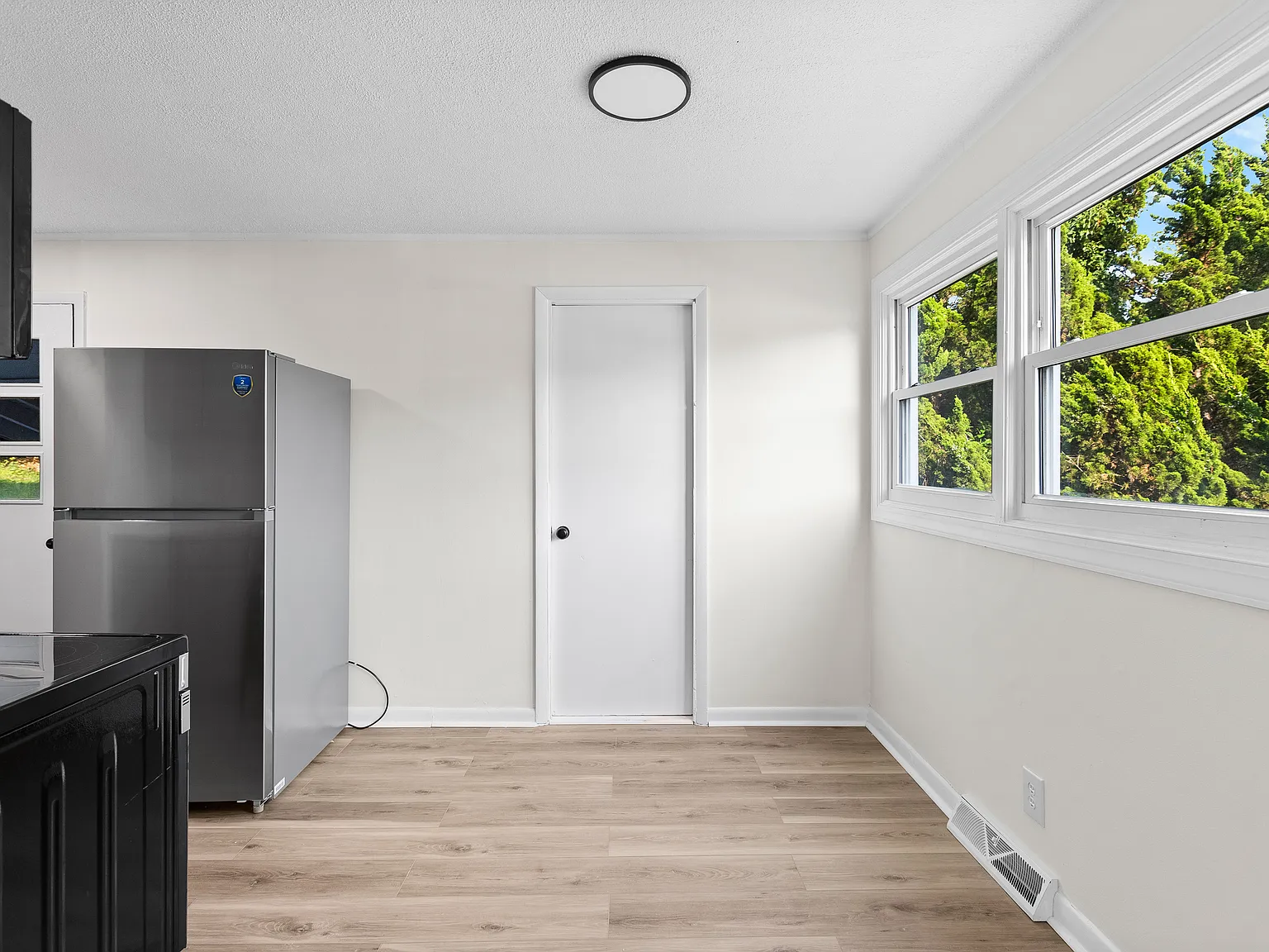 3 bed, 975 sqft, $1,595 — Photo 4