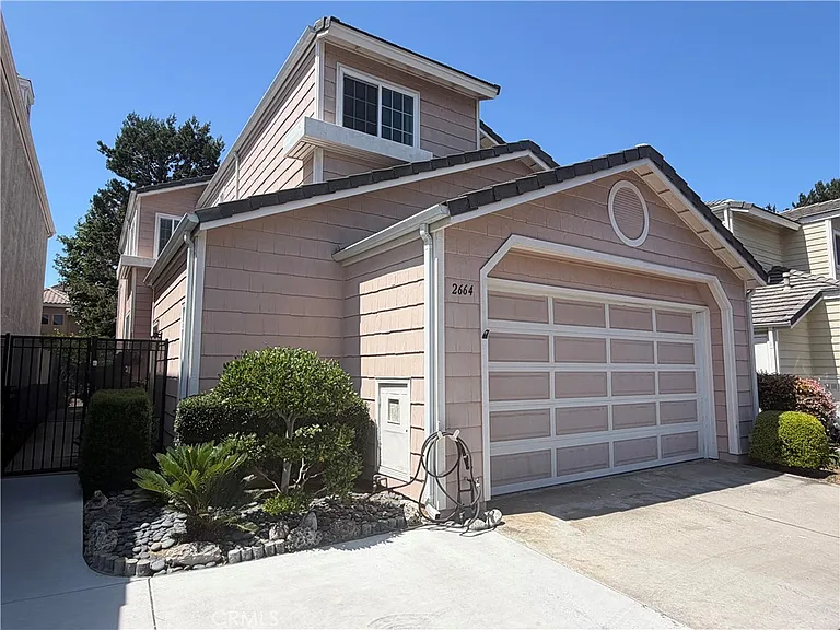 2664 Woodbury Dr — Photo 2