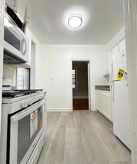 111 E 21st St #2 — Photo 5