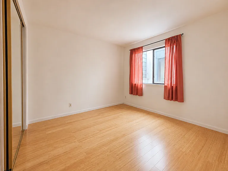 29 Capp St #2 — Photo 6
