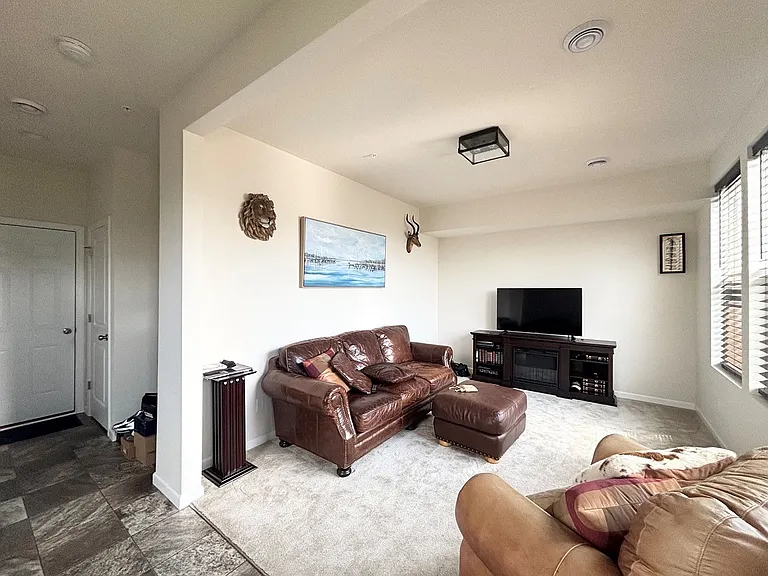 5136 Hampton St NE — Photo 20