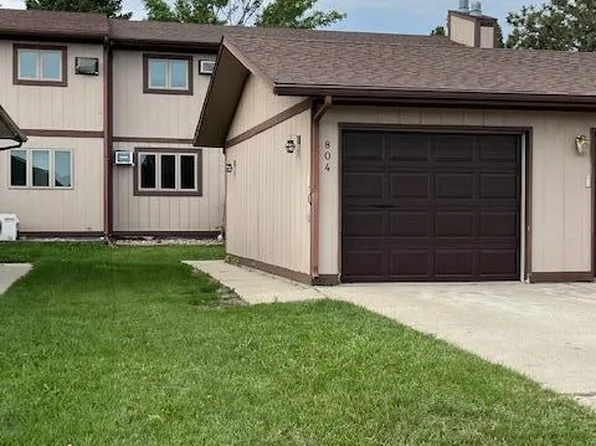 804 14th St NE, Jamestown, ND 58401
