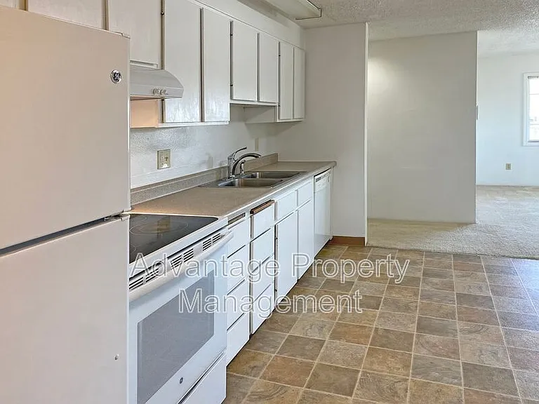 975 NW Garfield Ave #4 — Photo 13