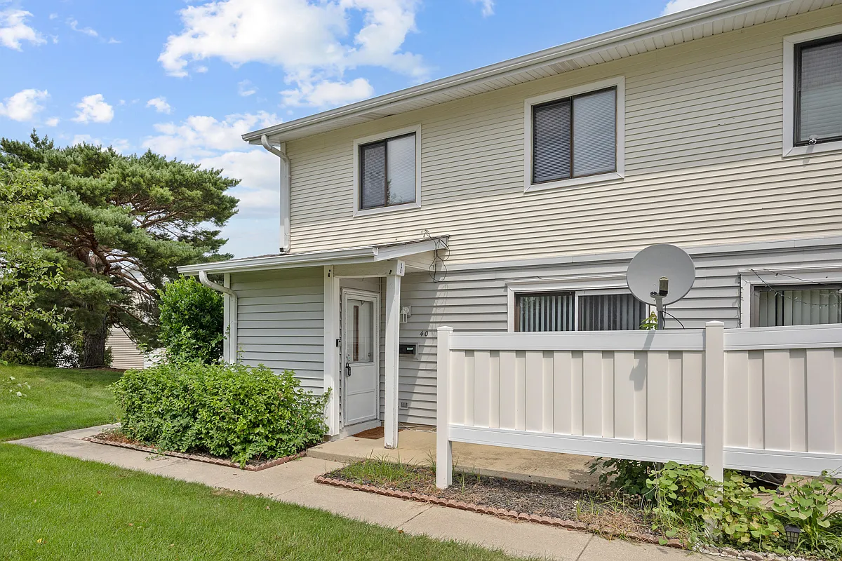 2 bed, 1.5 bath, 1340 sqft, $2,200 — Photo 3