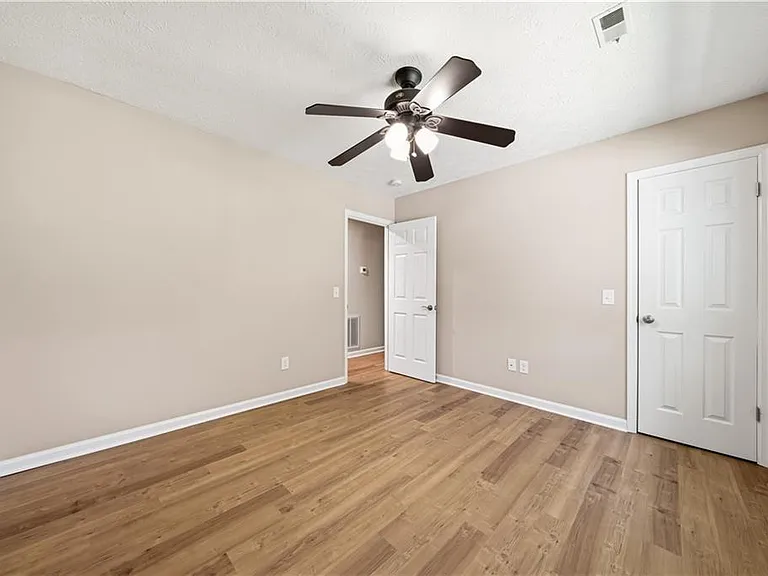 3773 Memorial Pkwy NW — Photo 15