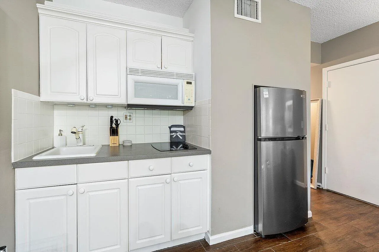 1 bed, 1.0 bath, 500 sqft, $3,000 — Photo 3