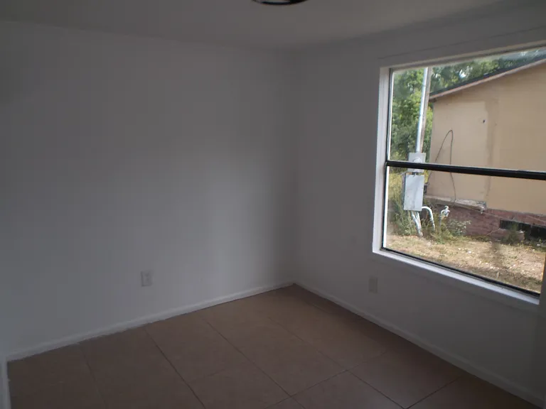 808 Penny Pl — Photo 9