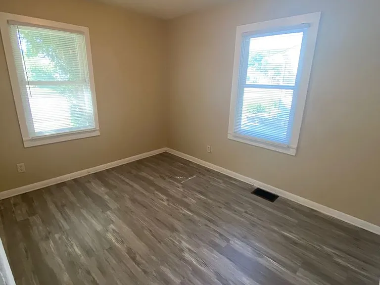 814 E Emerson St — Photo 8