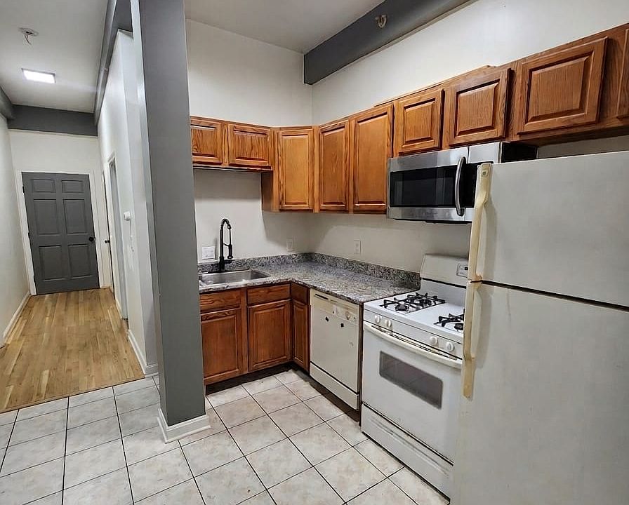 1st image of 110 Branch St Unit 1