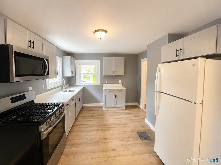 205B Laurel St — Photo 7
