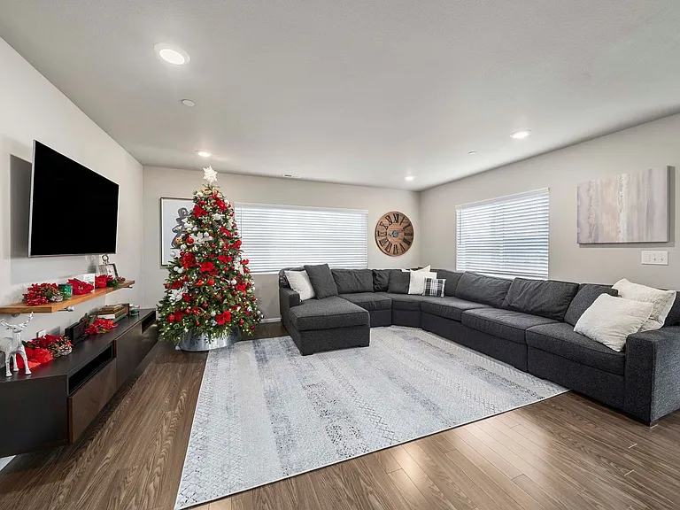 3348 Hoffman Hill Blvd — Photo 2