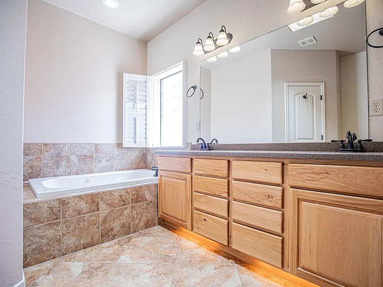 1124 Pajarito Dr — Photo 31