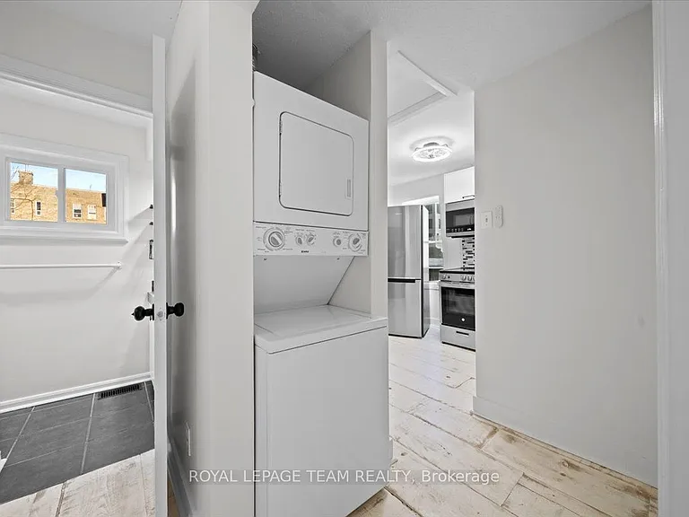 135 Upper Lorne Pl #2 — Photo 5