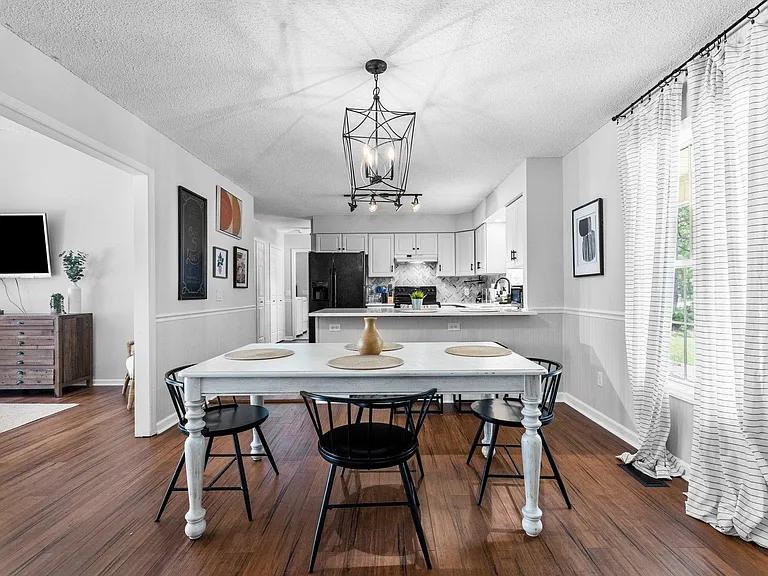 1380 Monticello Dr — Photo 22