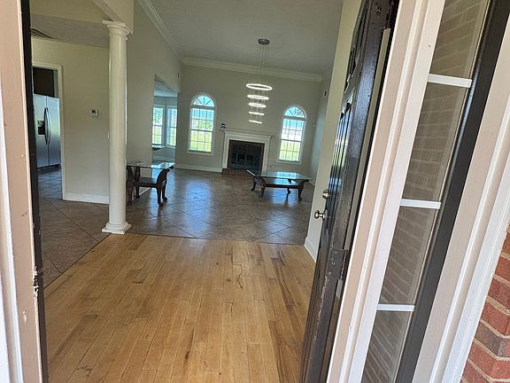 3rd image of 321 Whitney Ln