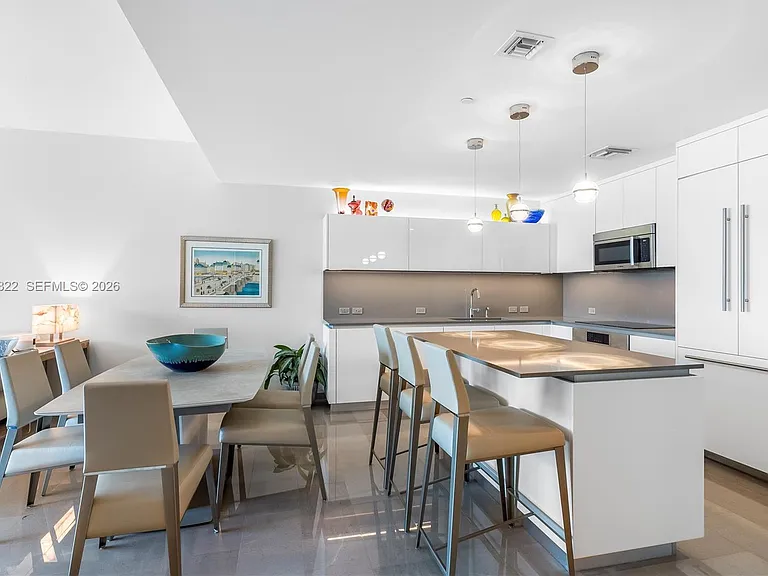 68 SE 6th St #810 — Photo 7