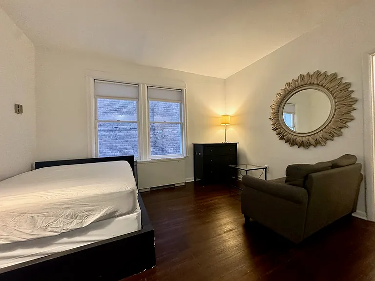 320 Constitution Ave NE — Photo 7