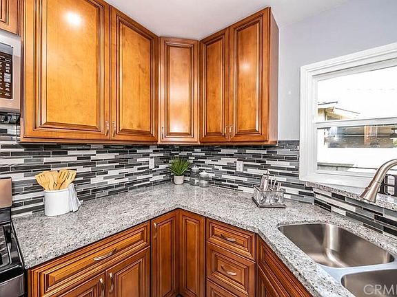 4th image of 5318 Fidler Ave