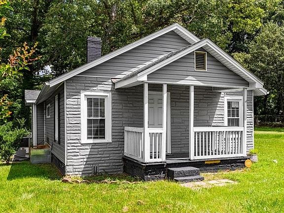 3rd image of 300 Druid St