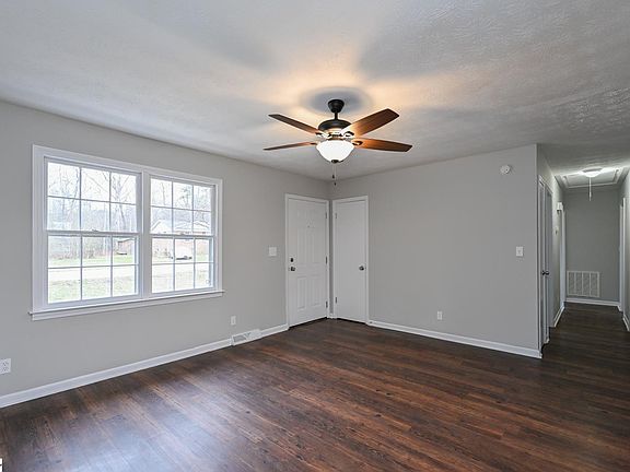 3rd image of 104 Deer Creek Dr