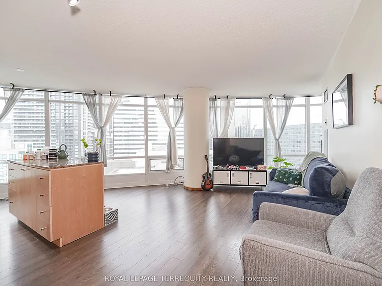 361 Front St W #1603 — Photo 3