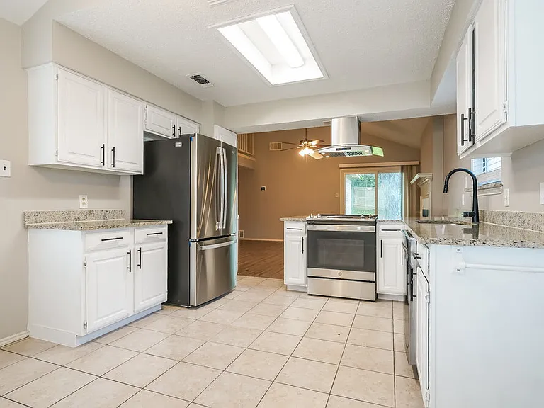 5016 Santa Fe Ct — Photo 8