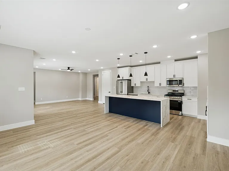 2618 Martinas Ct — Photo 3