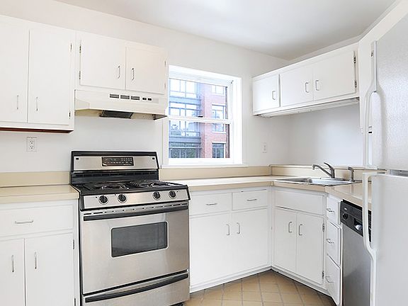 4th image of 160 W 11th St APT 3