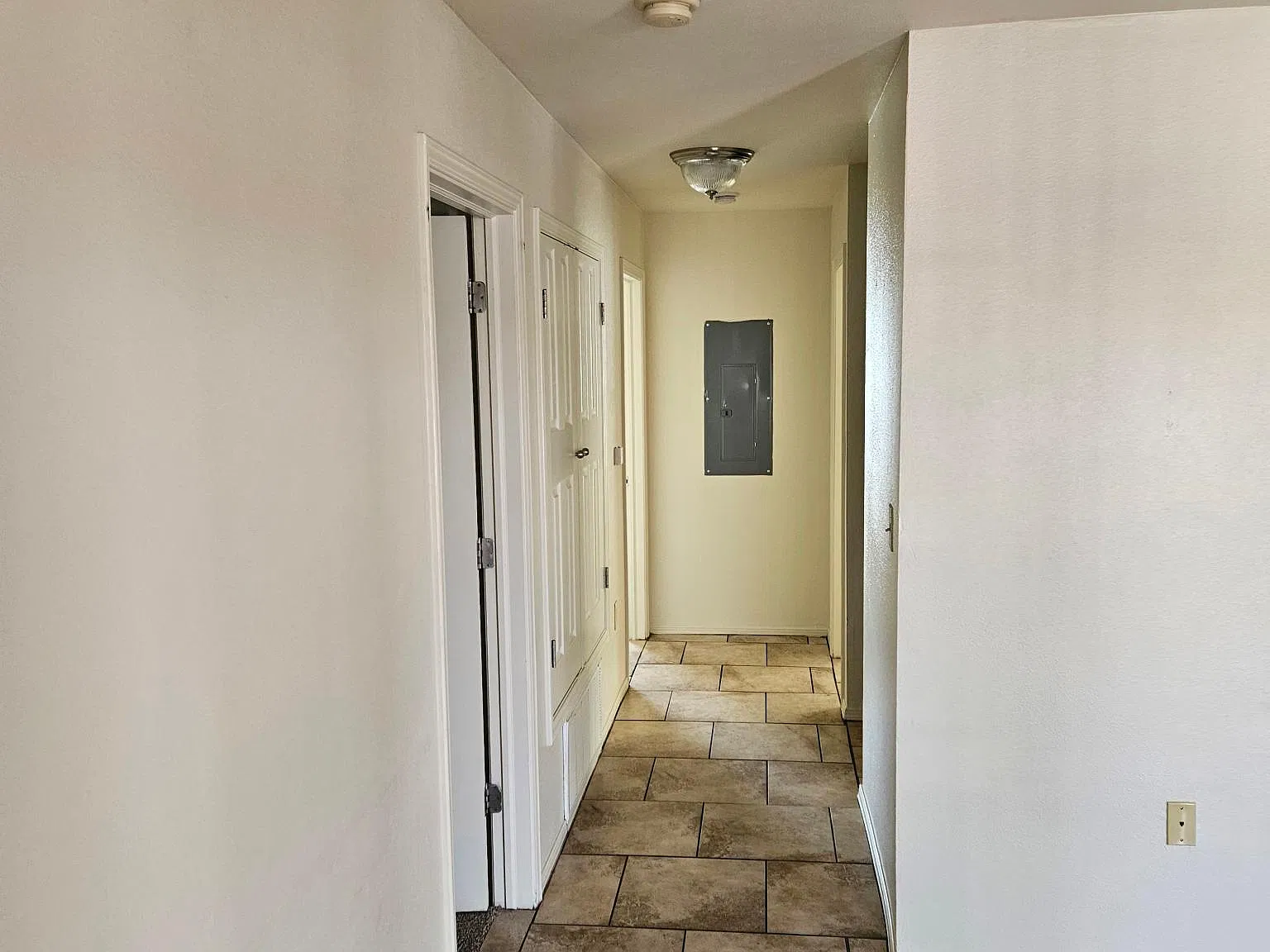 3 bed, 1082 sqft, $1,200 — Photo 3