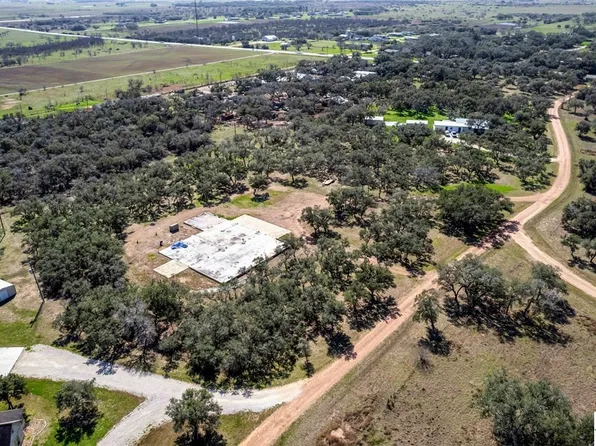 203 Rockwood Dr, Victoria, TX 77905