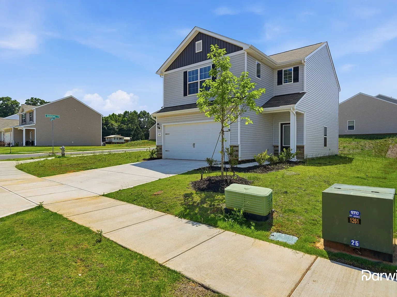 3 bed, 2.5 bath, 1679 sqft, $1,985 — Photo 3