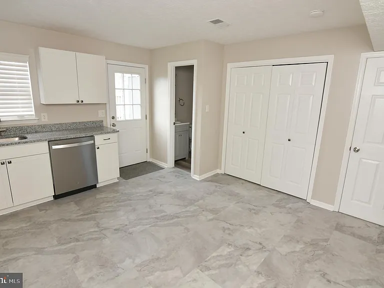 311 Willowbrook Ct — Photo 12