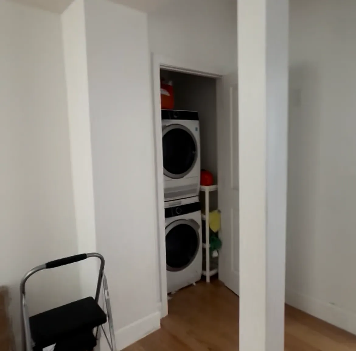 3 bed, 700 sqft, $1,600 — Photo 2