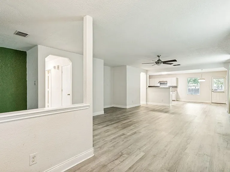 16302 Amberly Ct — Photo 5