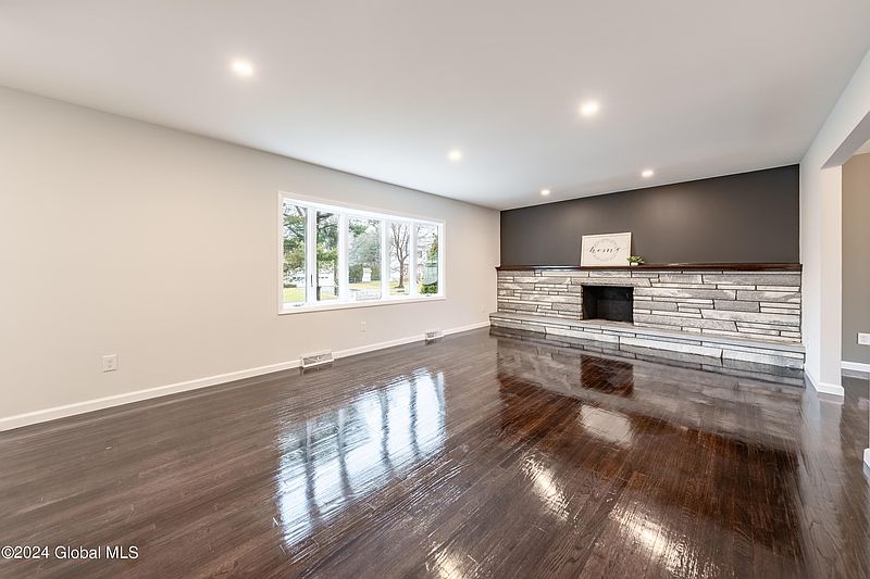 5th image of 6 Longwood Drive