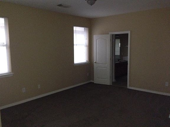 5th image of 2810 Thompson Creek Dr