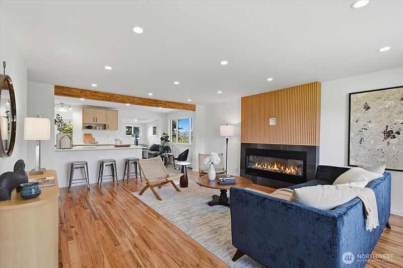 2nd image of 5247 21st Avenue SW