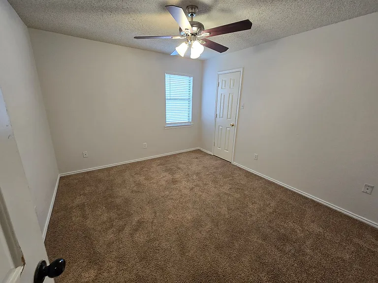 401 Justice Ave — Photo 17
