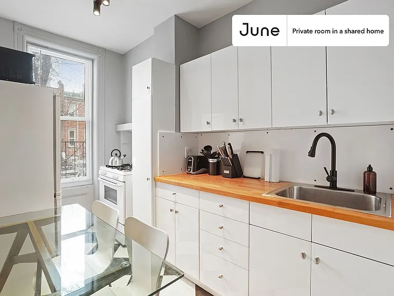 336 W 47th St #2D — Photo 6
