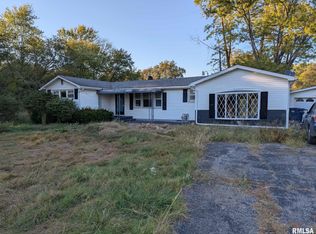 605 W State St, Buckner, IL 62819