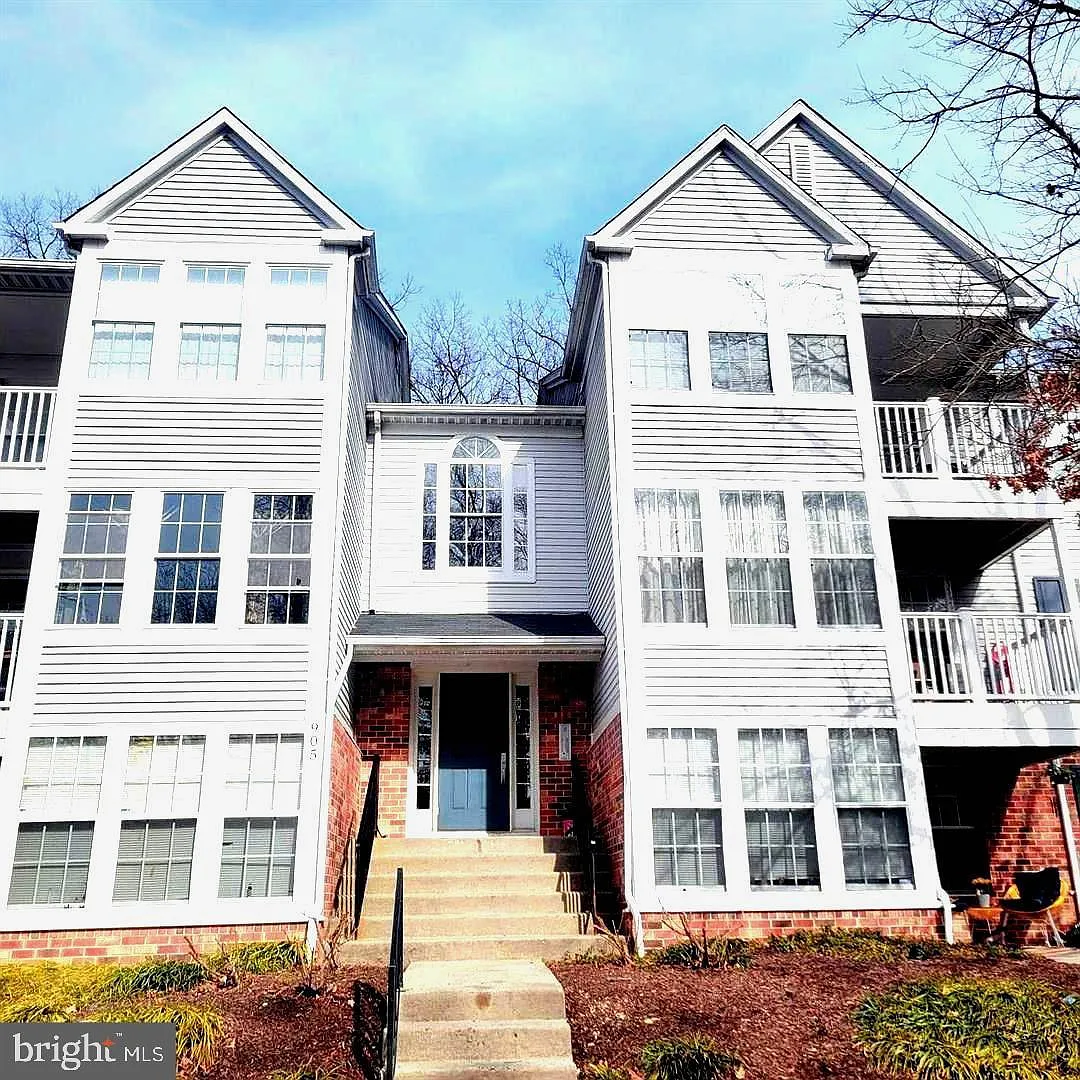 2 bed, 2.0 bath, 950 sqft, $1,900 — Photo 1