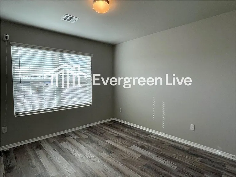 1016 N Scouts Court Way — Photo 8
